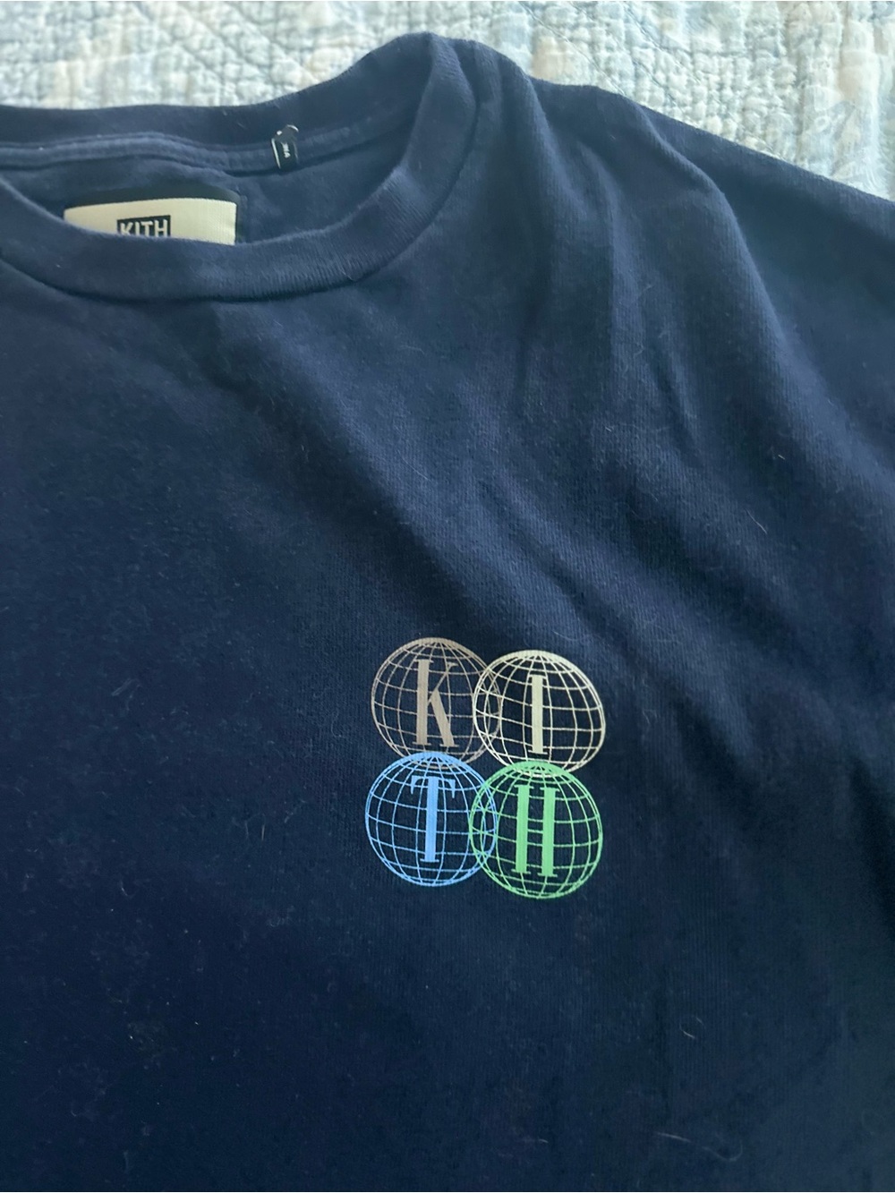 Stylish vintage vibe Kith Navy Short Sleeve Tee with Multicolor Globe Logos M